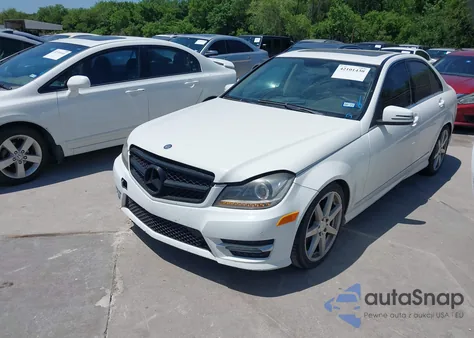 2013 Mercedes-Benz C 250 Luxury/Sport из США, поврежденный, VIN WDDGF4HB7DA784290